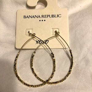NWT Gold Banana Republic earrings!